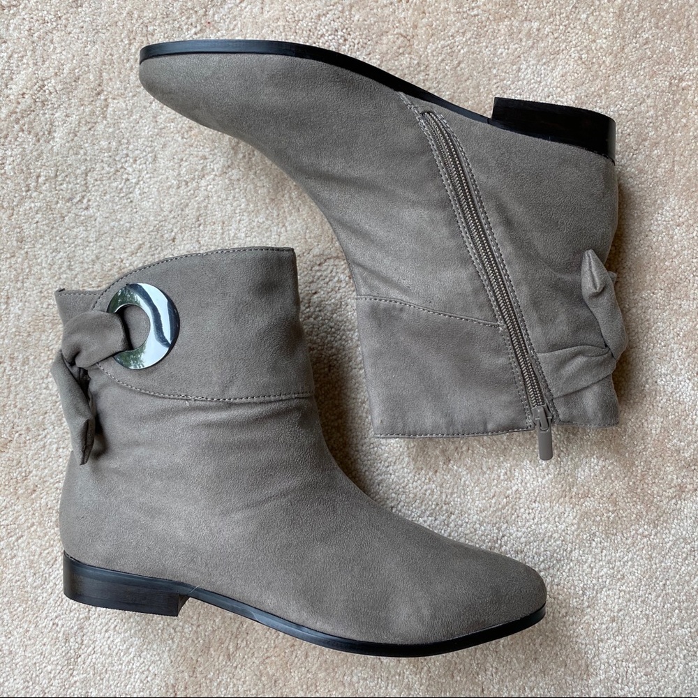 | NWOT | Alva Grey Suede Ankle Boots